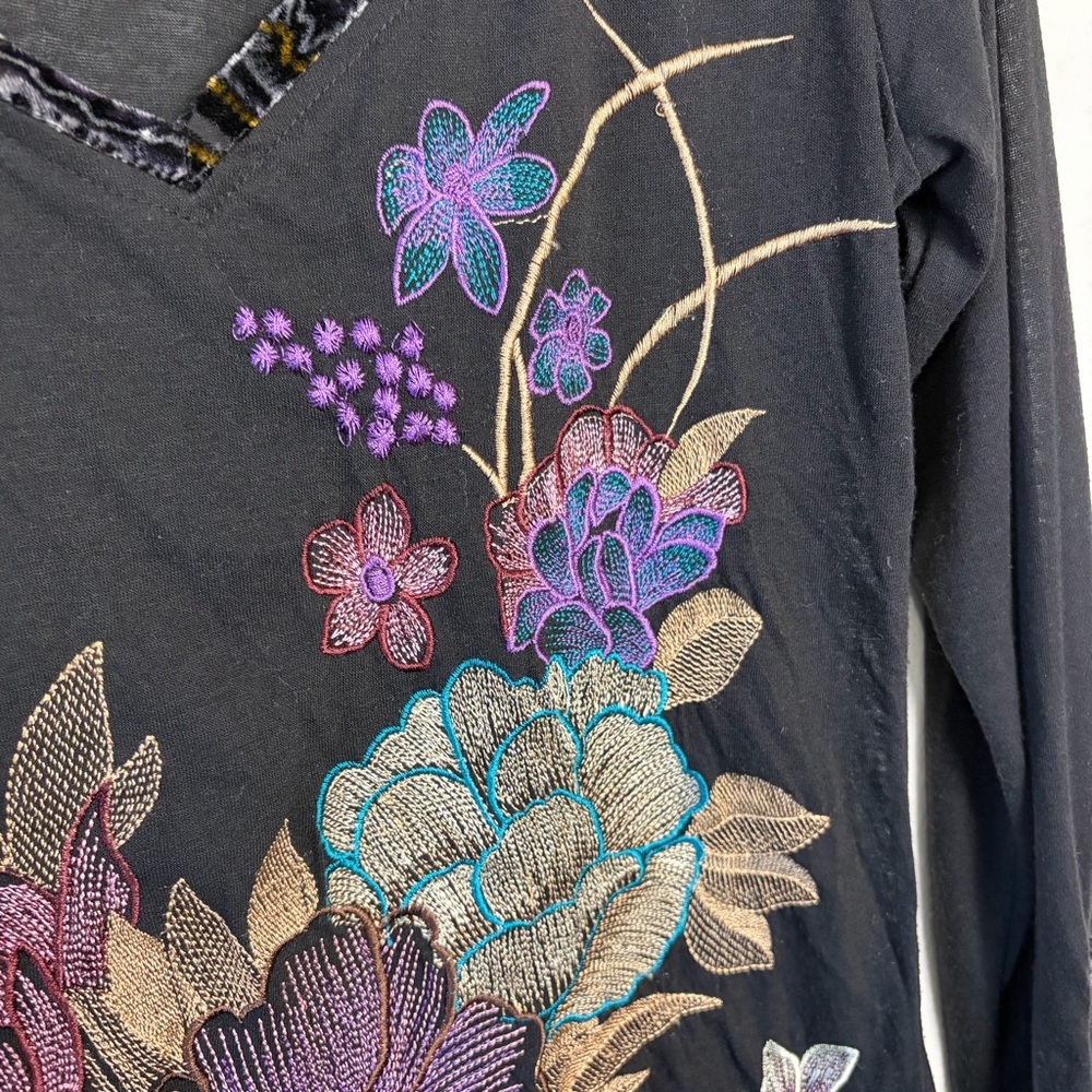 Anthropologie Black Long Sleeve Top with Floral heavy Embroidery vneck sz S - Picture 4 of 9